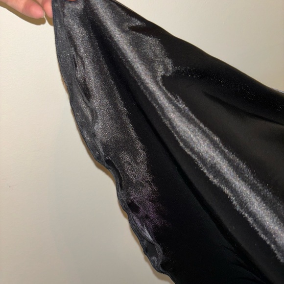 Suzy Shier Black Skirt, 15 inch waist, Size L but fits more medium to large - Picture 4 of 5